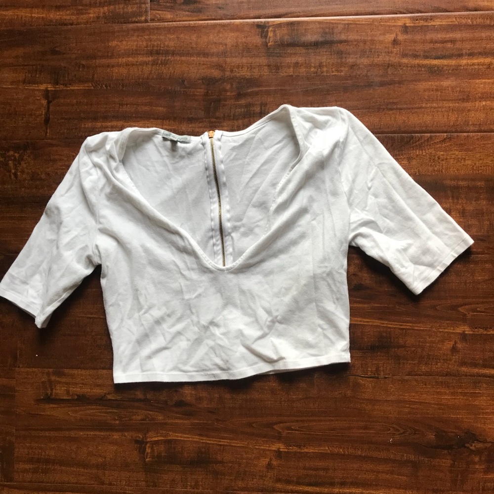 White crop top + zipper in the back